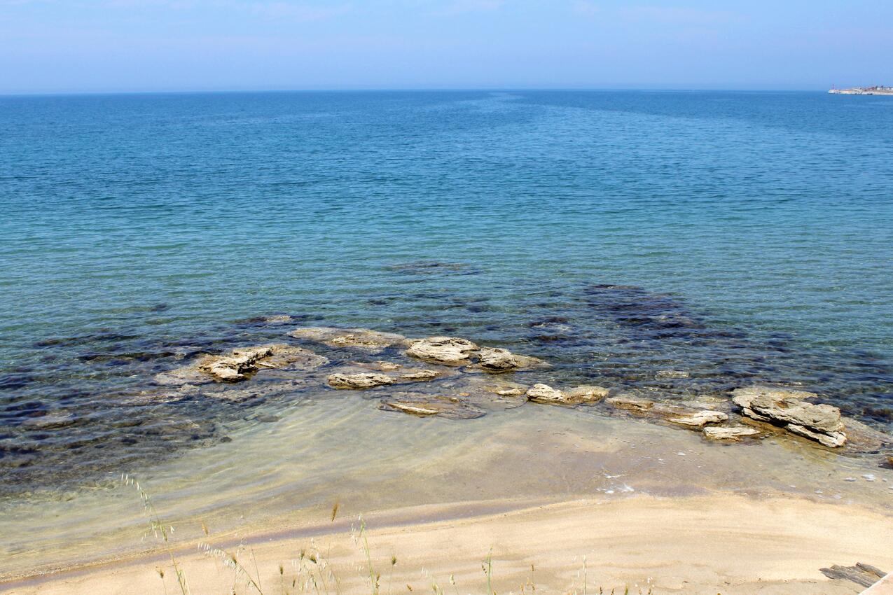Nermeste strand - Lejlighedens parkeringsplads Povljana, Pag