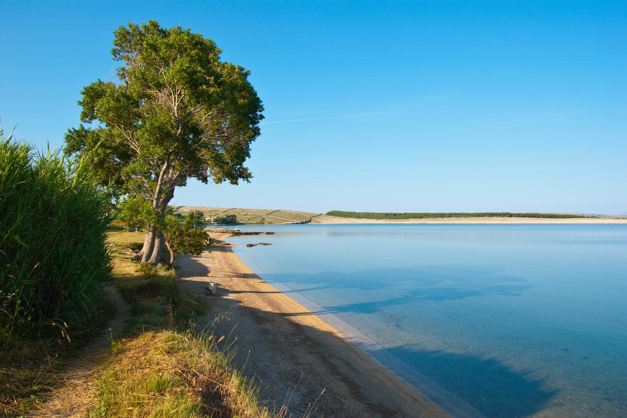 Nermeste strand - Lejlighedens parkeringsplads Povljana, Pag