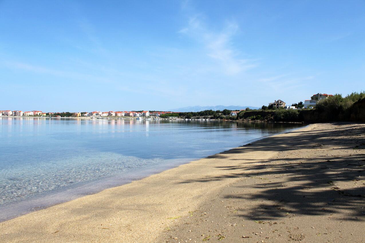 Nermeste strand - Lejlighedens parkeringsplads Povljana, Pag
