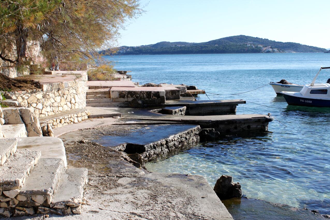 Najbližja plaža - Hiša ob morju z bazenom Seget Vranjica, Trogir