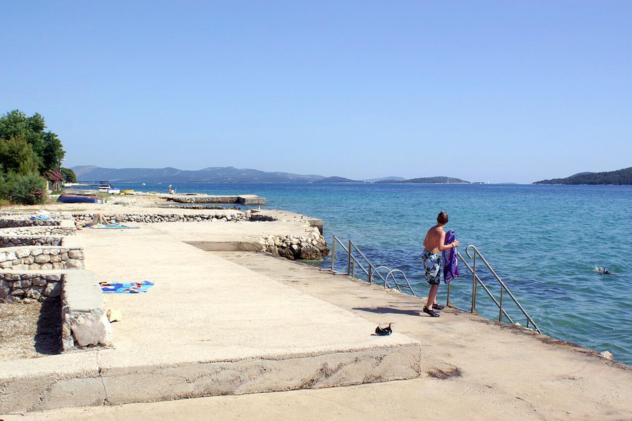 Najbliža plaža - Apartmani s parkingom Zablaće, Šibenik