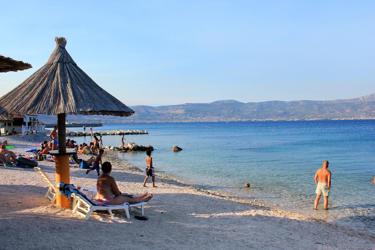 Nearest beach - Apartments with parking spaces Slatine, Čiovo