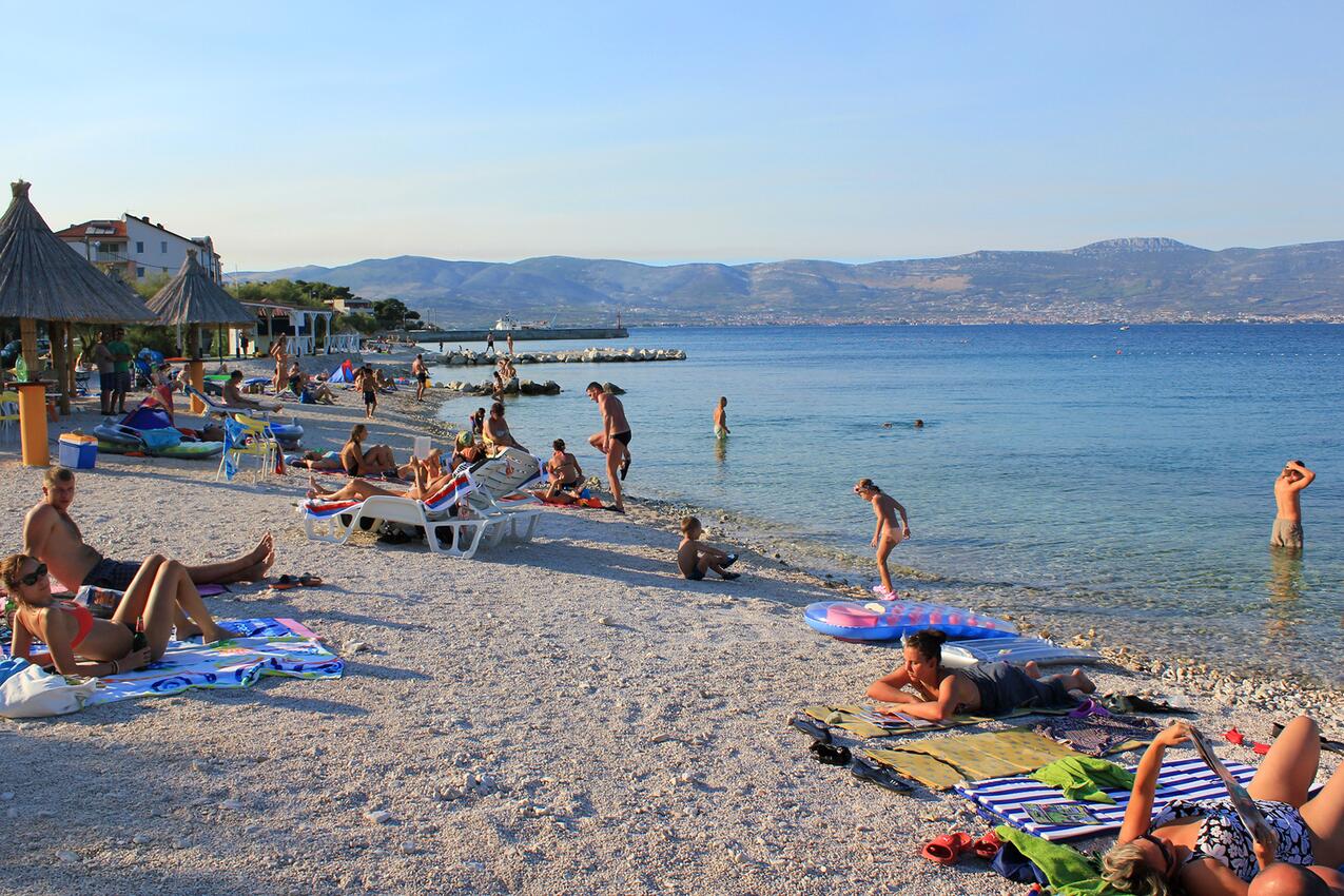 Nearest beach - Apartments with parking spaces Slatine, Čiovo