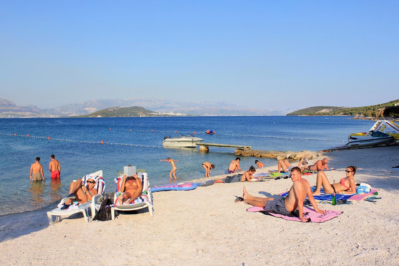 Nearest beach - Apartments with parking spaces Slatine, Čiovo