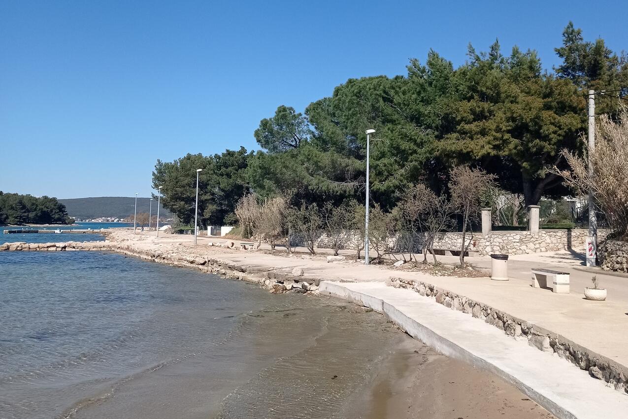 La spiaggia più vicina - Appartamenti con parcheggio Mrljane, Pasman