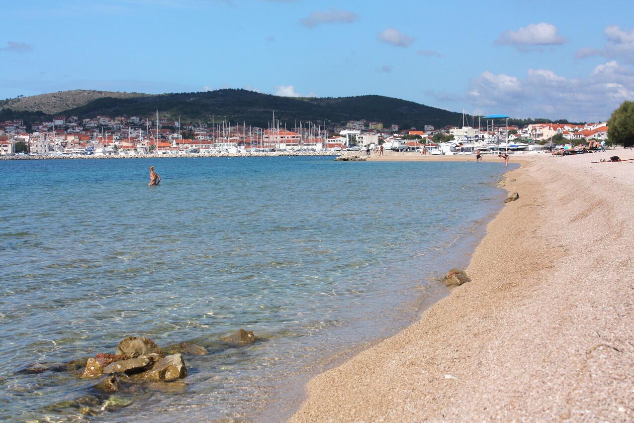 Nearest beach - Apartments with parking spaces Vodice