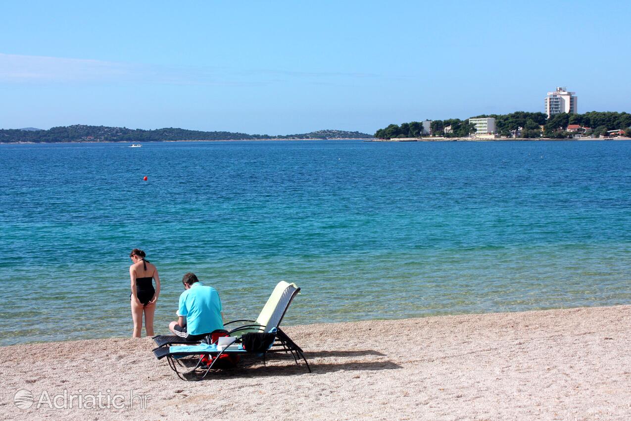 Nearest beach - Apartments and rooms with parking space Vodice