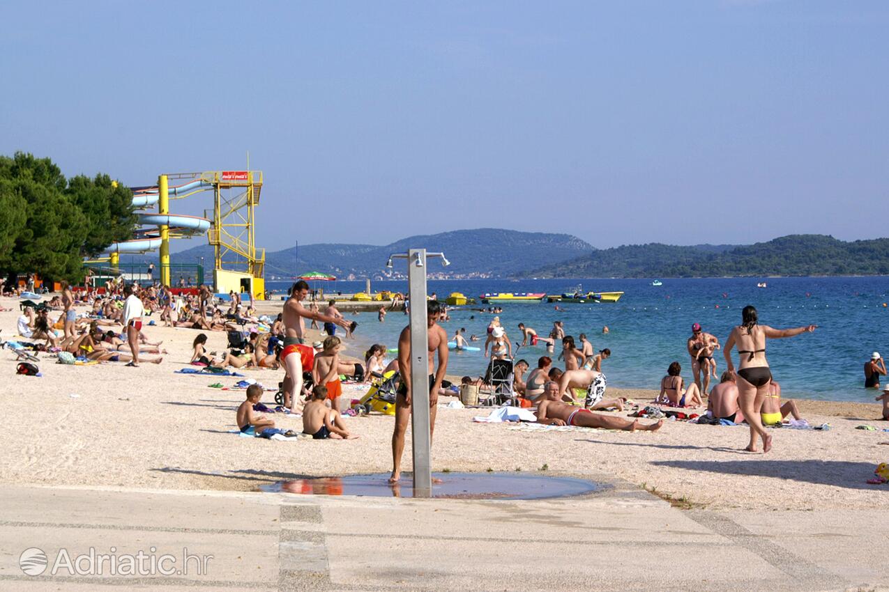 Nearest beach - Apartments and rooms with parking space Vodice