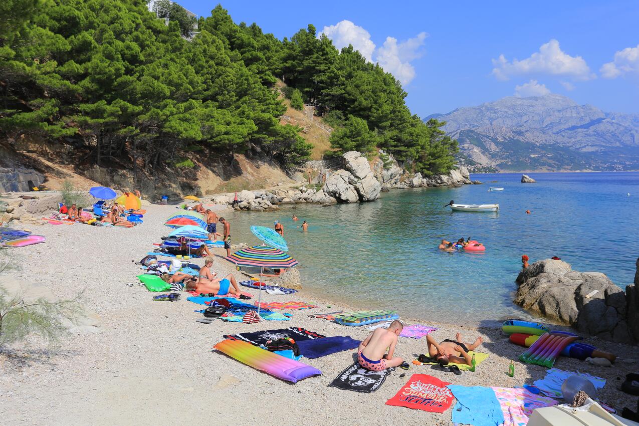 Nearest beach - Apartments with parking spaces Marušići, Omiš