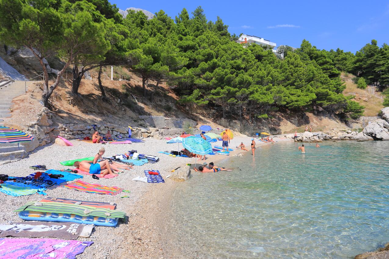 Nearest beach - Apartments with parking spaces Marušići, Omiš