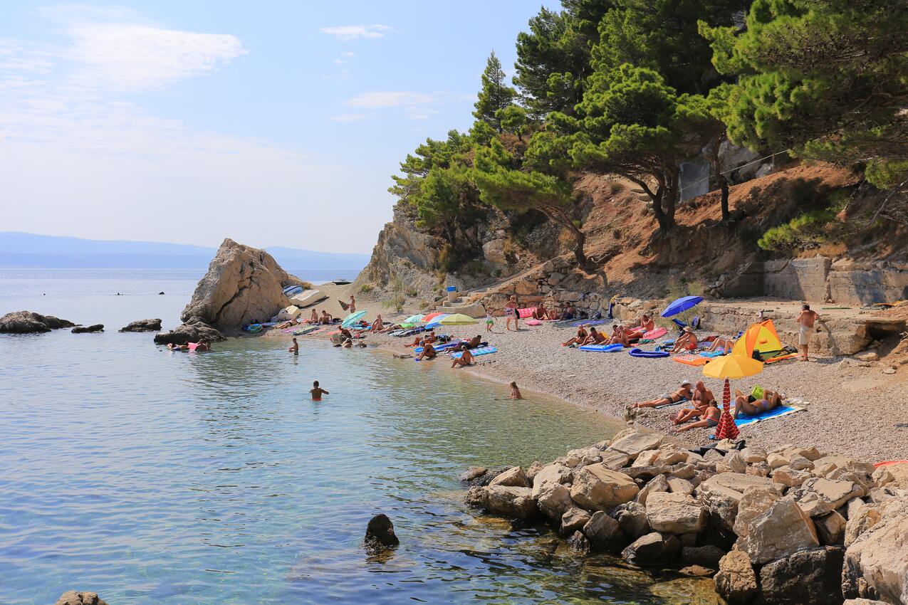 Nearest beach - Apartments with parking spaces Marušići, Omiš