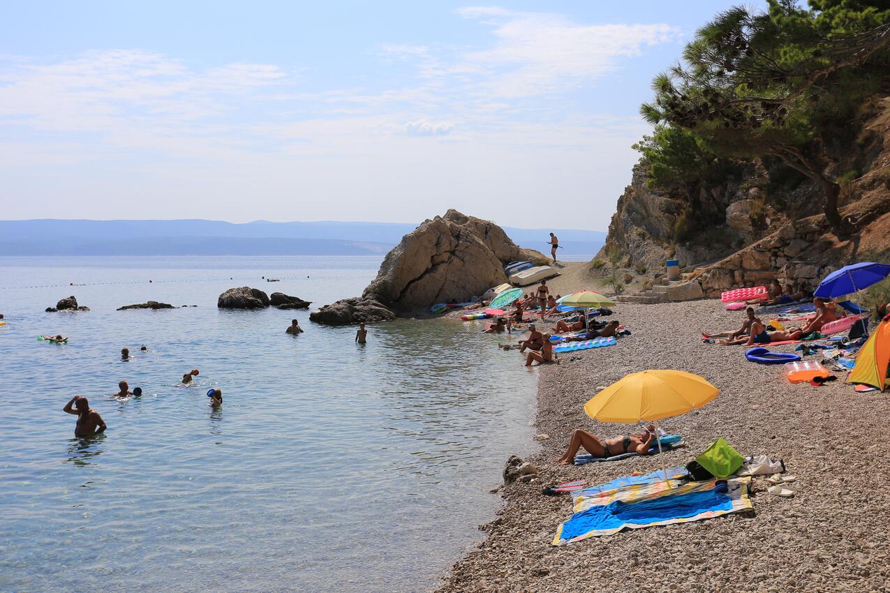 Nearest beach - Apartments with parking spaces Marušići, Omiš