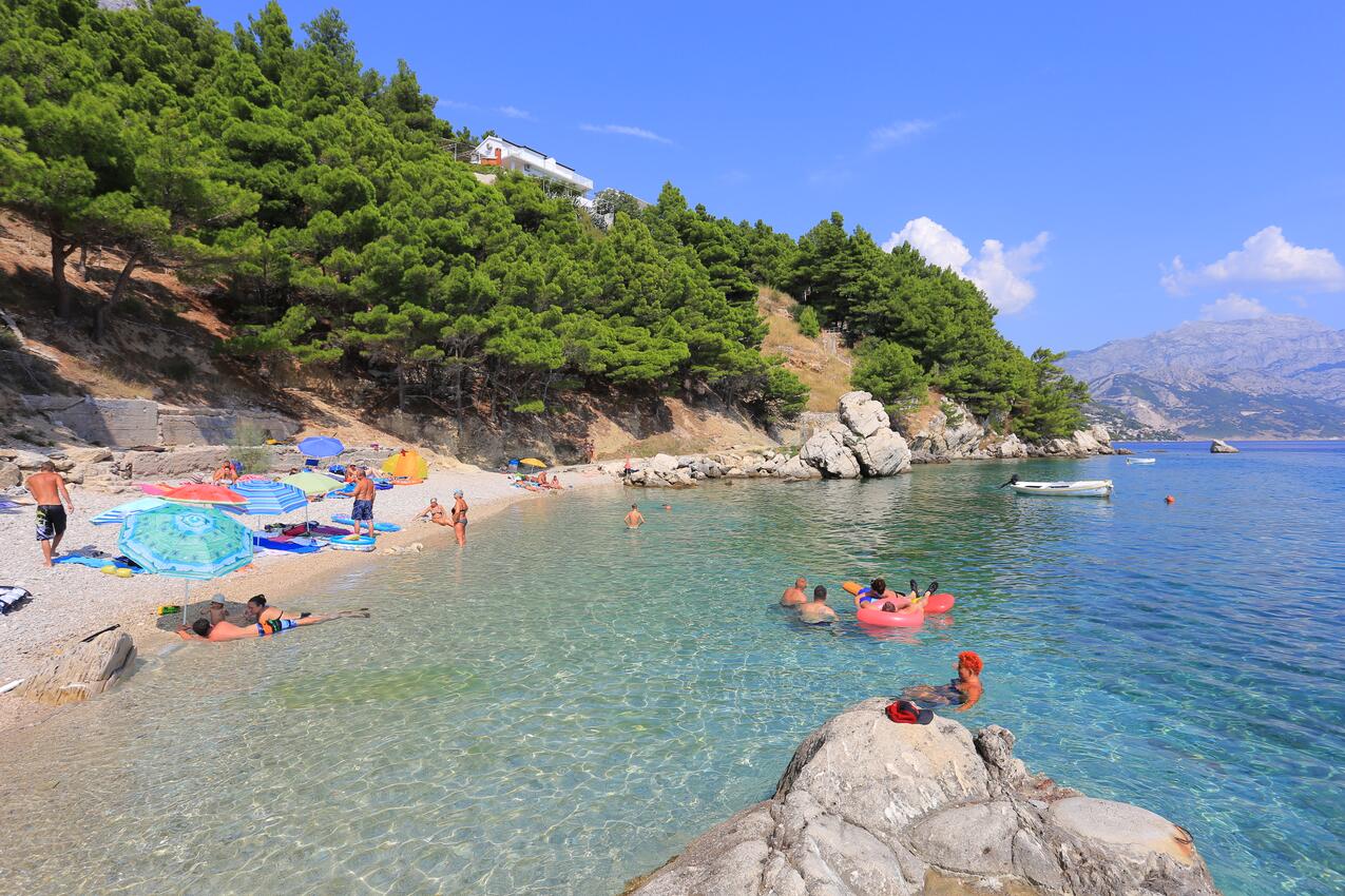 Nearest beach - Apartments with parking spaces Marušići, Omiš