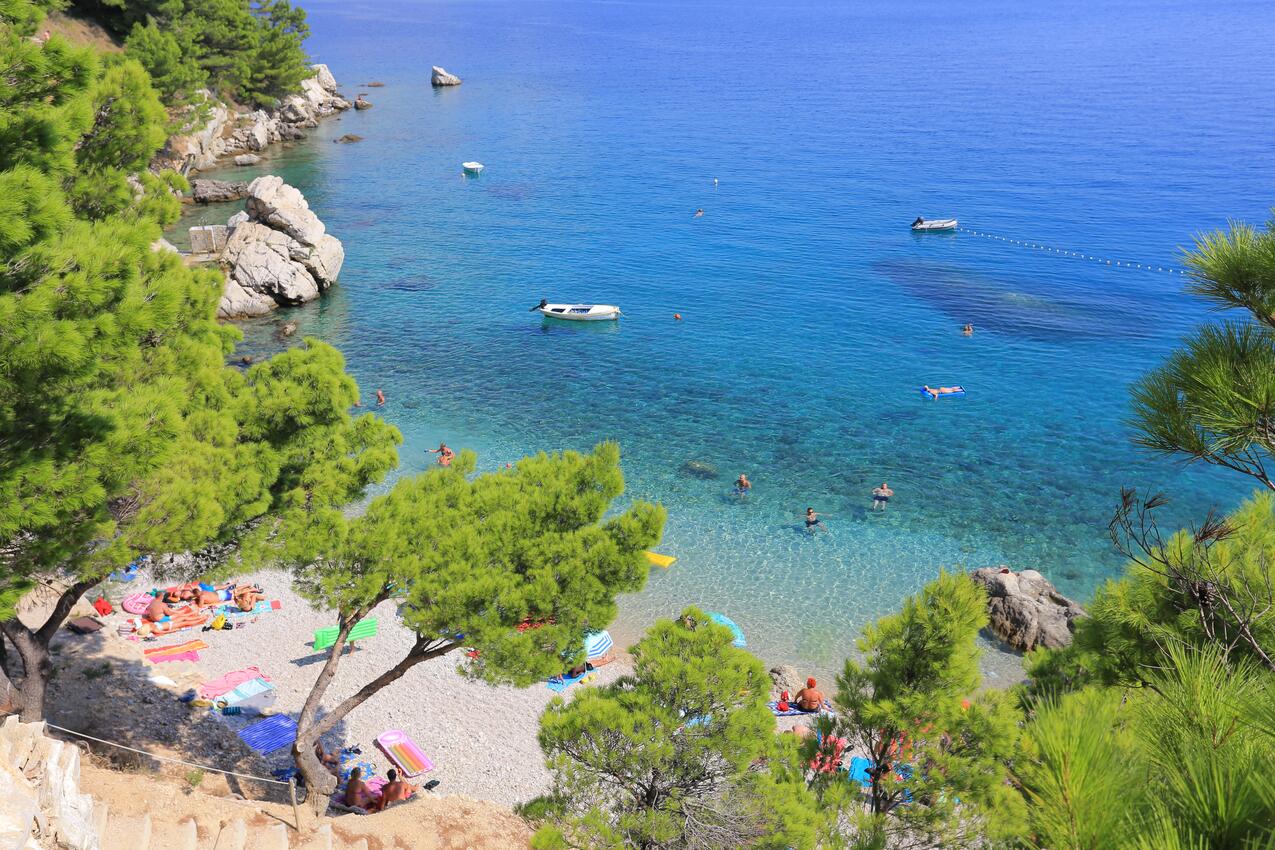 Nearest beach - Apartments with parking spaces Marušići, Omiš