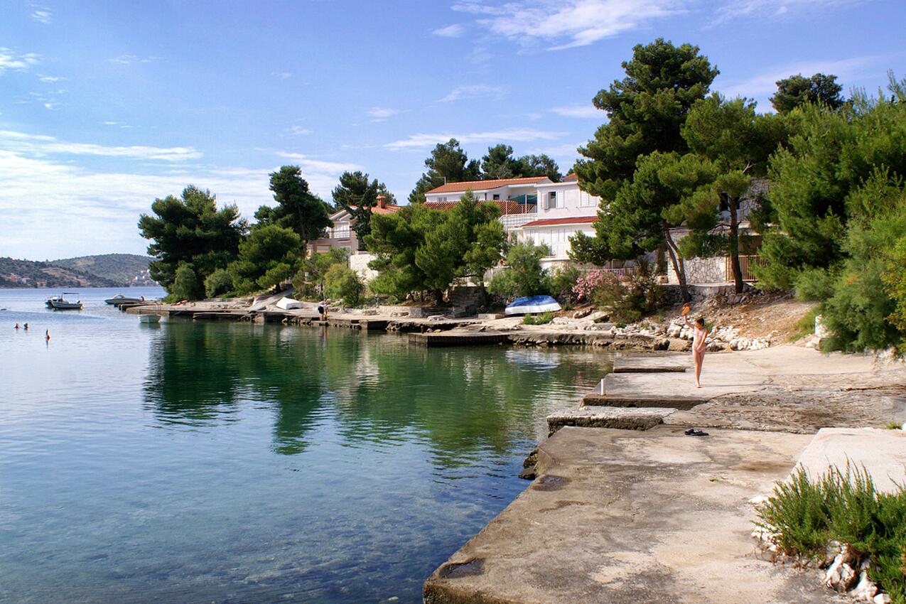 Najbližja plaža - Apartmaji ob morju Rogoznica