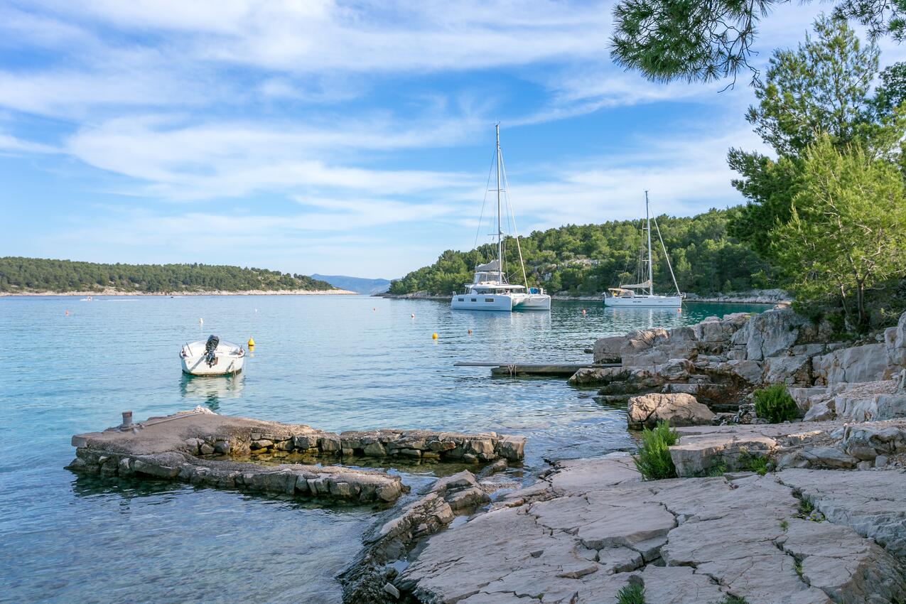Nejbližší pláž - Apartmány s parkovištěm Zátoka Smrčeva, Brač