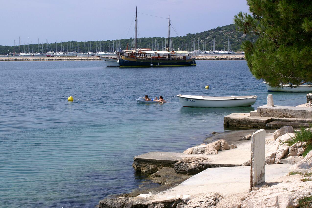 La spiaggia più vicina - Appartamenti accanto al mare Rogosnizza - Rogoznica
