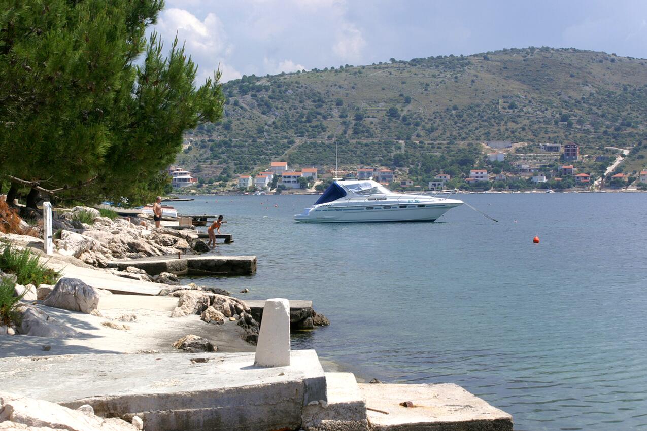 La spiaggia più vicina - Appartamenti accanto al mare Rogosnizza - Rogoznica