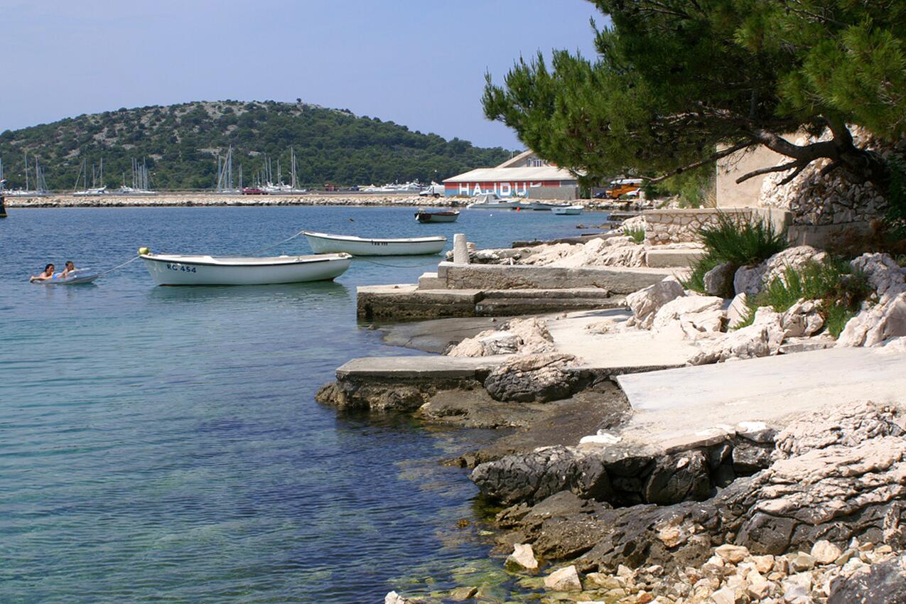 La spiaggia più vicina - Appartamenti accanto al mare Rogosnizza - Rogoznica