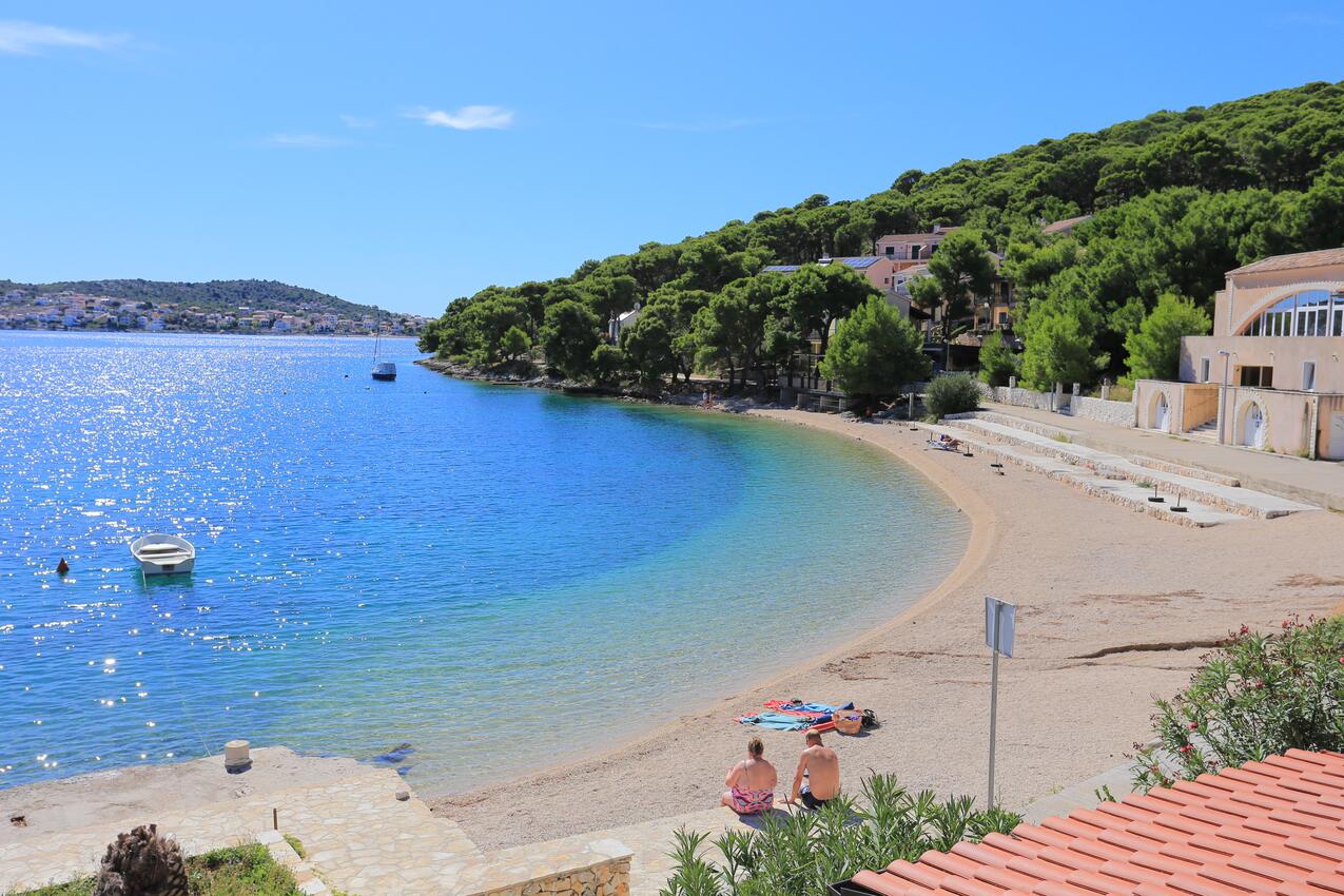 Nearest beach - Apartments and rooms by the sea Rogoznica
