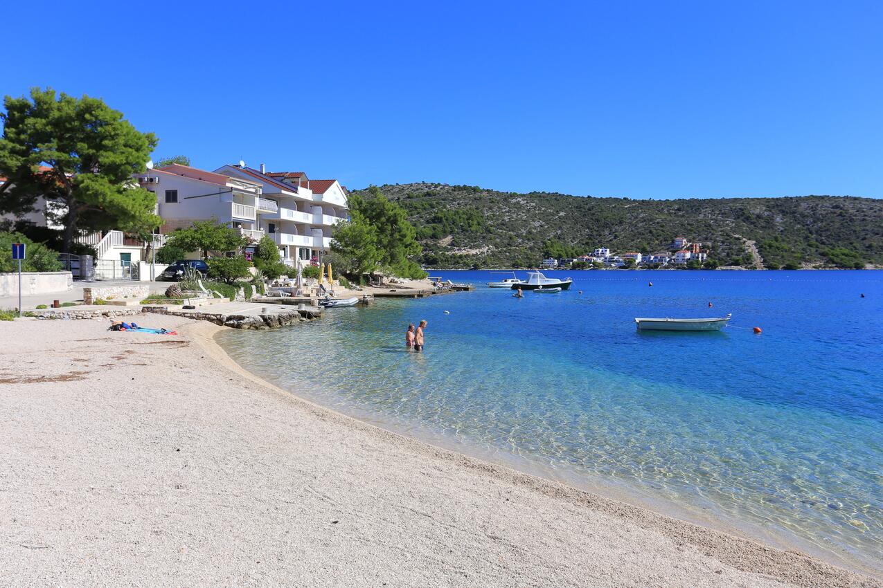 Nearest beach - Apartments and rooms by the sea Rogoznica