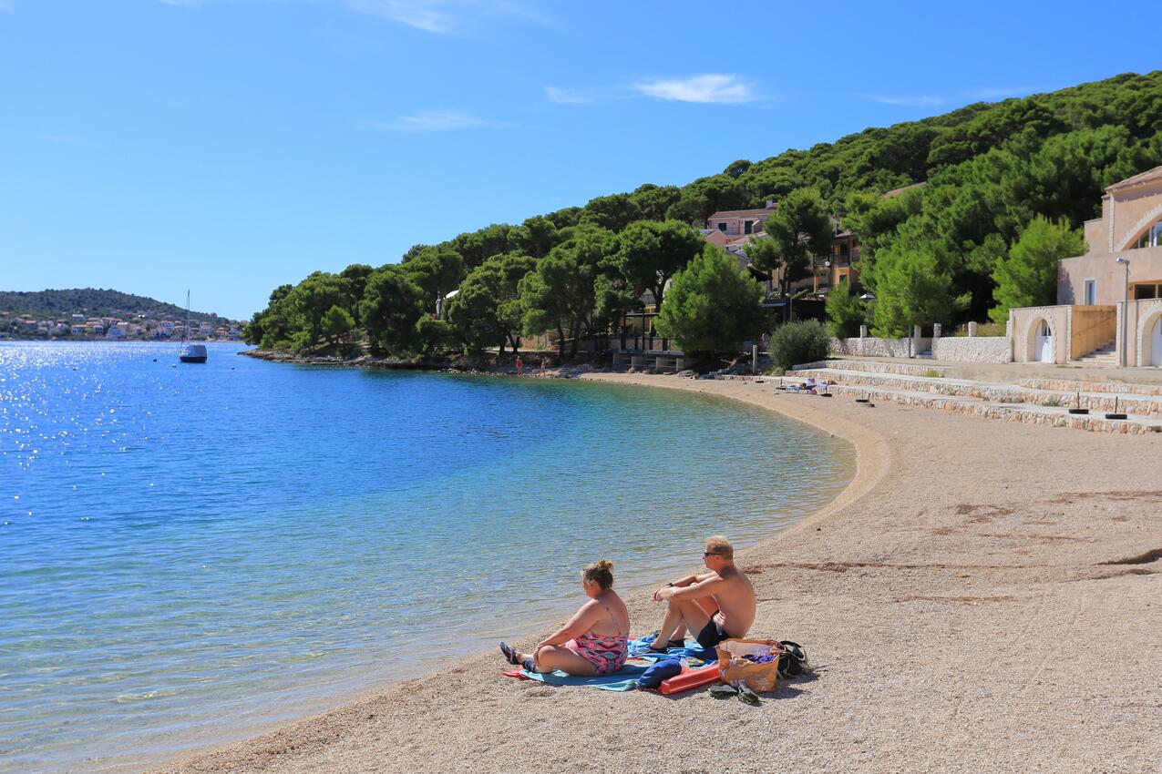 Nearest beach - Apartments and rooms by the sea Rogoznica