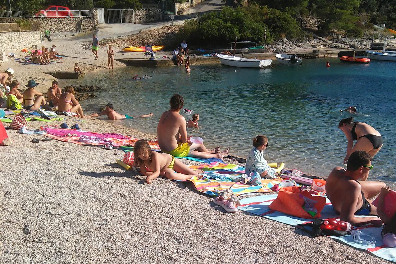 Nearest beach - Apartments with parking spaces Kanica, Rogoznica