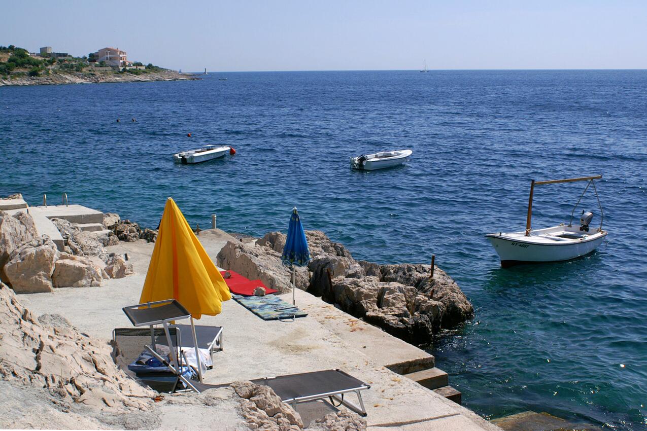Najbliža plaža - Apartmani uz more Ražanj, Rogoznica