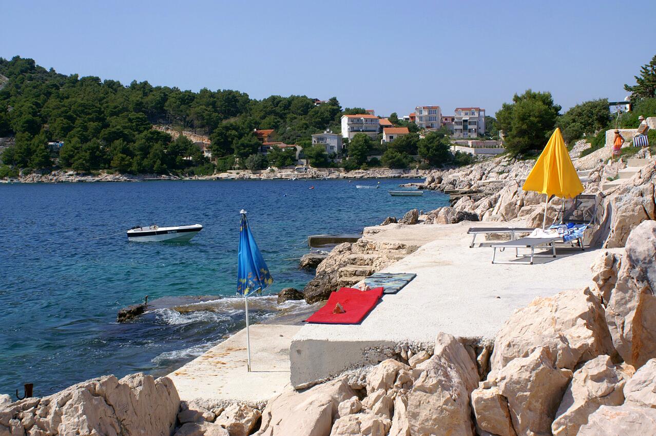 Najbliža plaža - Apartmani uz more Ražanj, Rogoznica