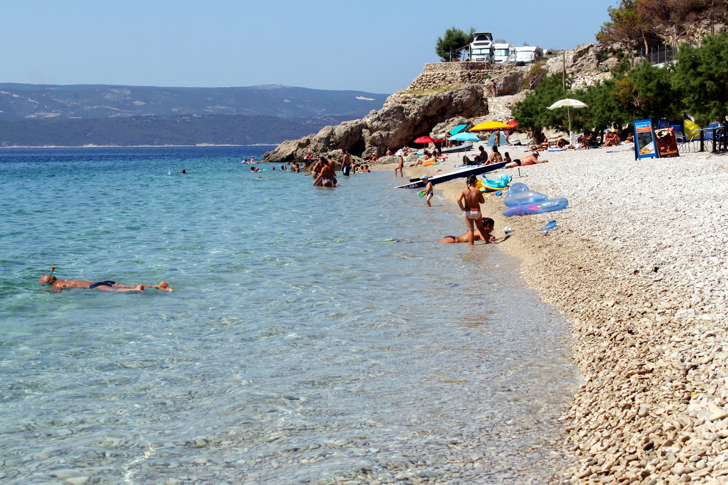 Where to stay near Artina