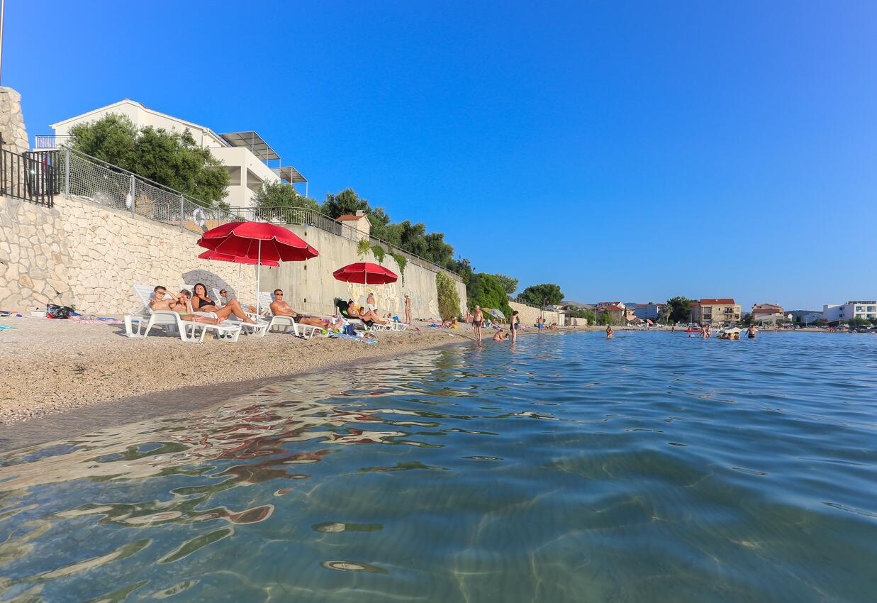 Playa más cercana - Apartamentos con piscina adecuados para familias con niños Zaboric, Sibenik
