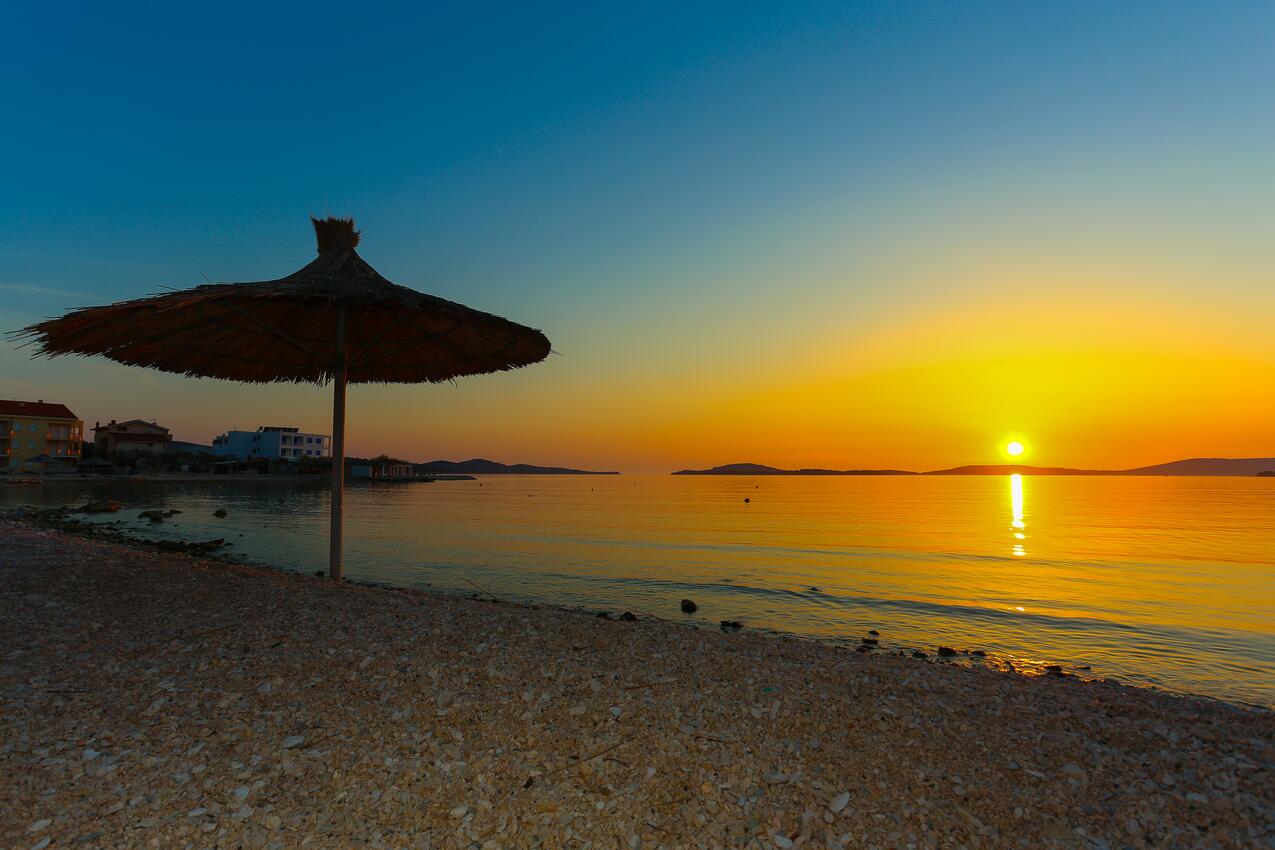Playa más cercana - Apartamentos con piscina adecuados para familias con niños Zaboric, Sibenik