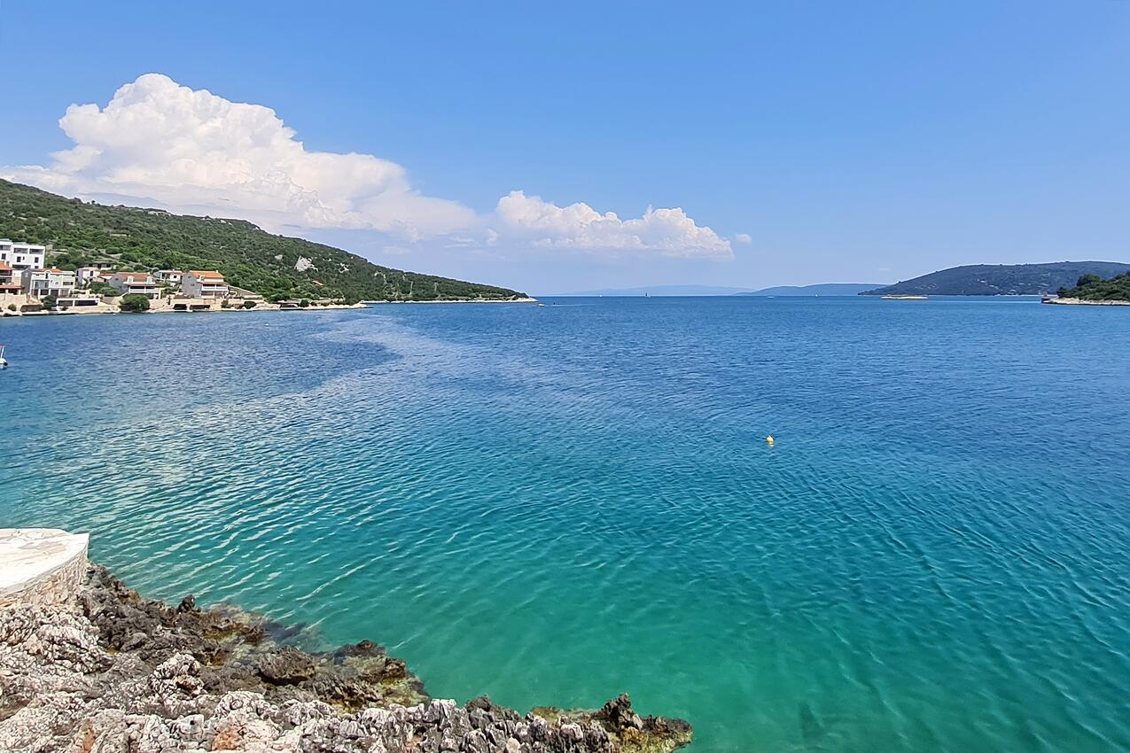 La spiaggia più vicina - Appartamenti accanto al mare Vinisce, Traù - Trogir