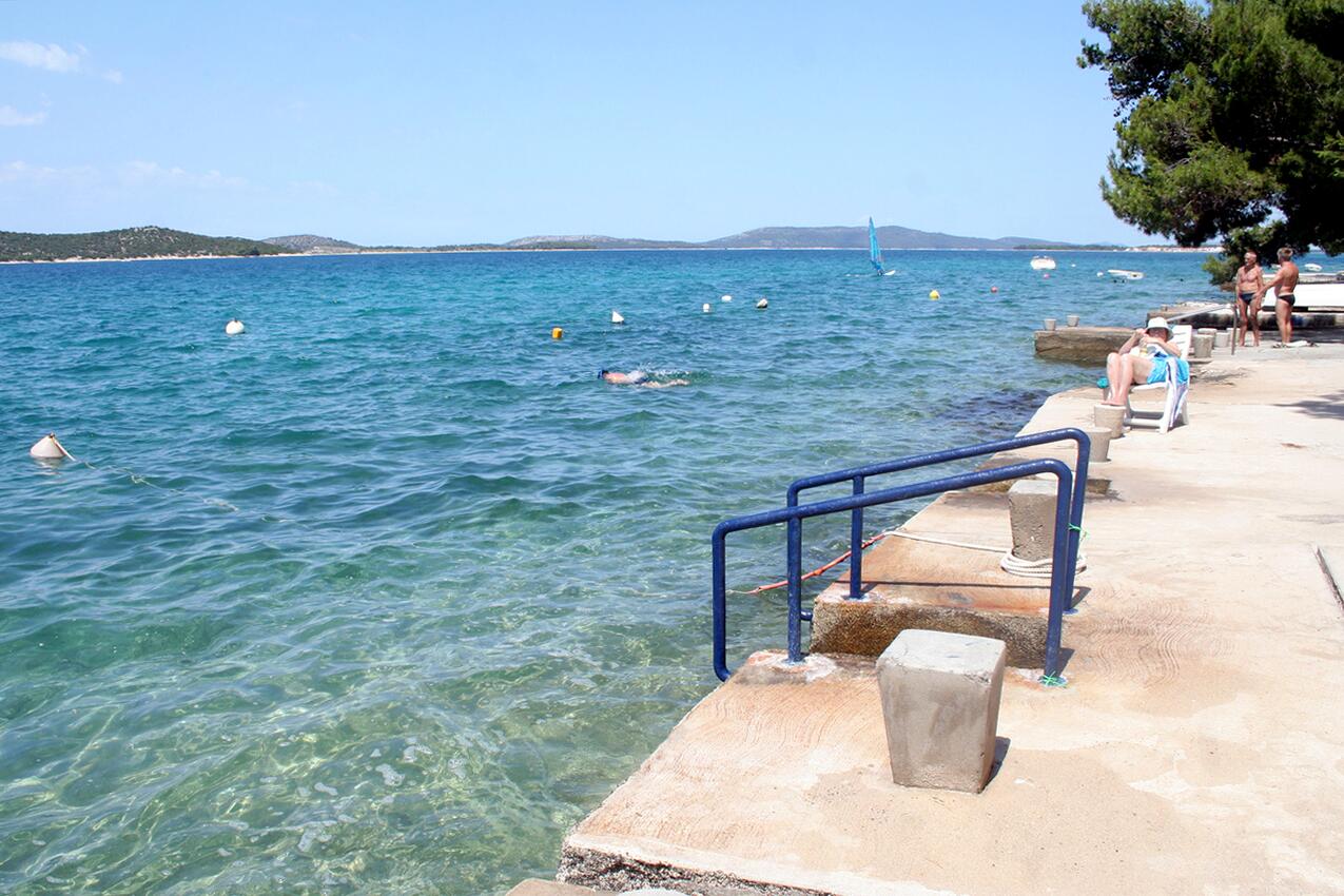 La spiaggia più vicina - Appartamenti accanto al mare Zaboric, Sebenico - Šibenik