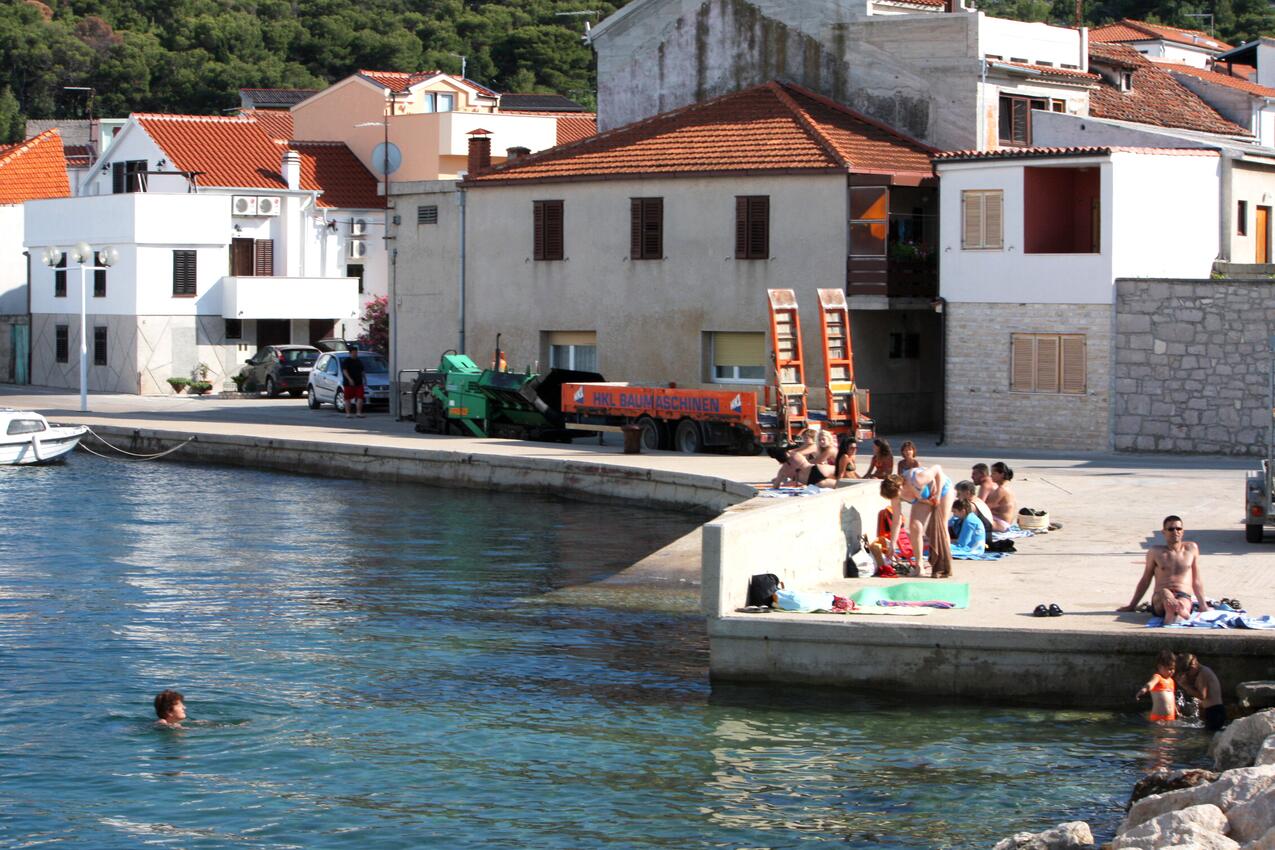 La spiaggia più vicina - Appartamenti accanto al mare Stretto - Tisno, Morter - Murter