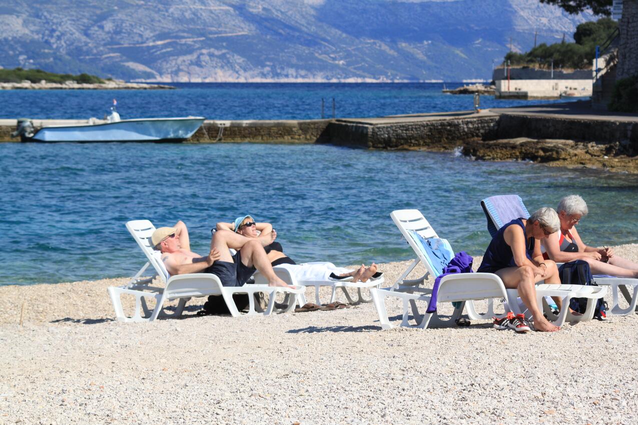Nearest beach - Apartments with parking spaces Lumbarda, Korčula