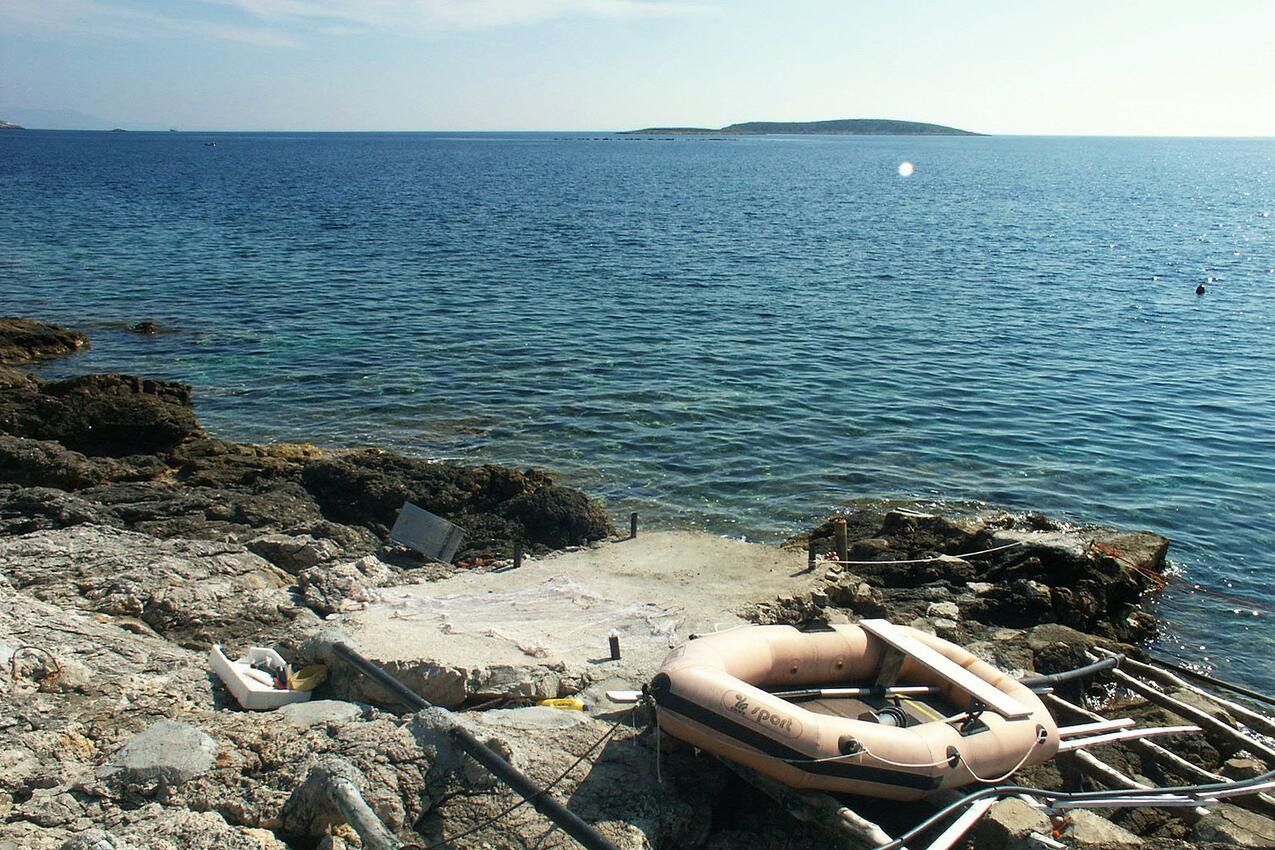 Nearest beach - Apartments by the sea Milna, Vis