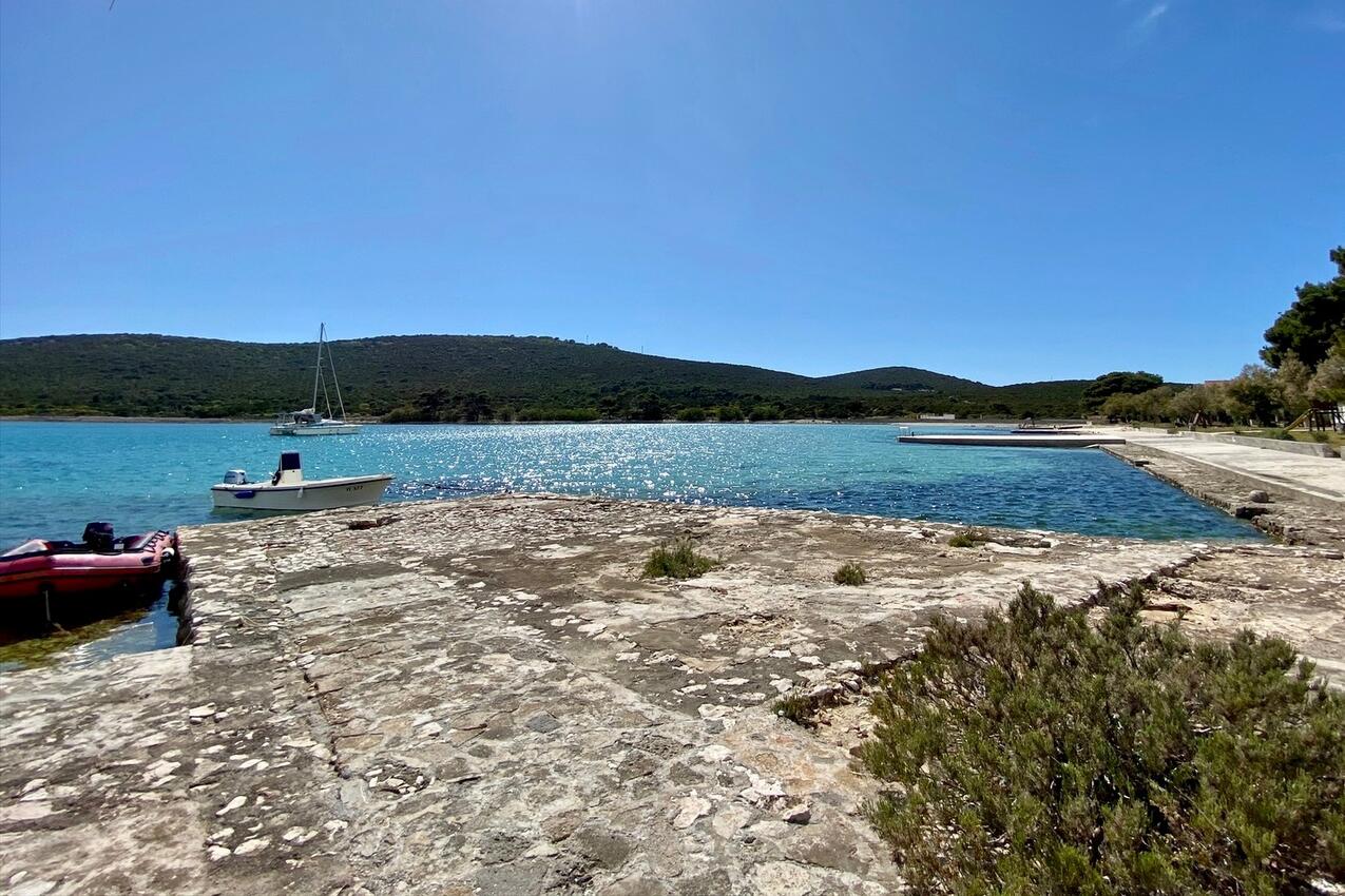 Najbliža plaža - Apartmani uz more Ist