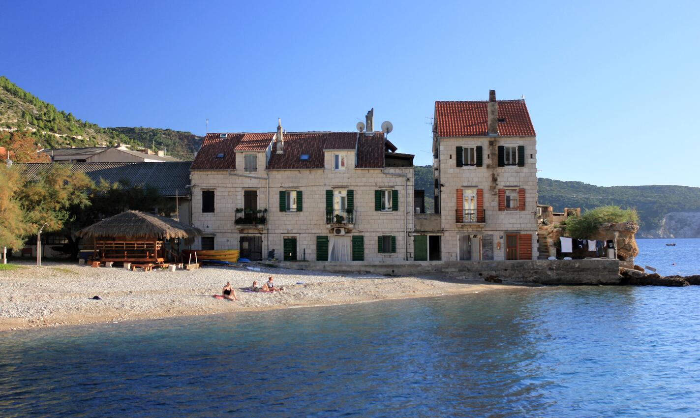 Nermeste strand - Apartmani i sobe uz mere Komiza, Vis