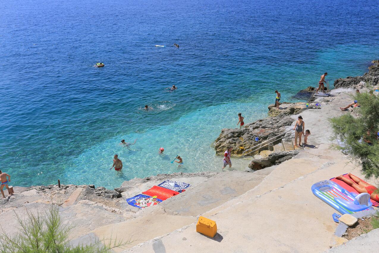 La spiaggia più vicina - Appartamenti accanto al mare Rastici, Bua - Čiovo