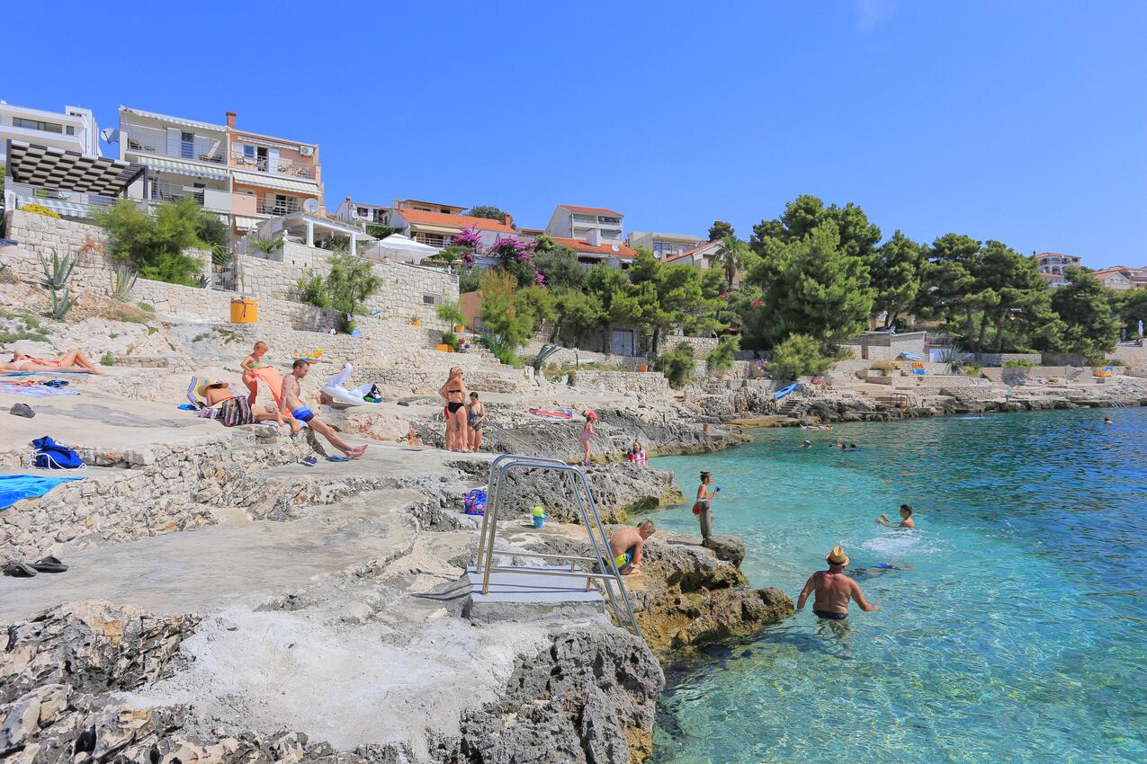 La spiaggia più vicina - Appartamenti accanto al mare Rastici, Bua - Čiovo