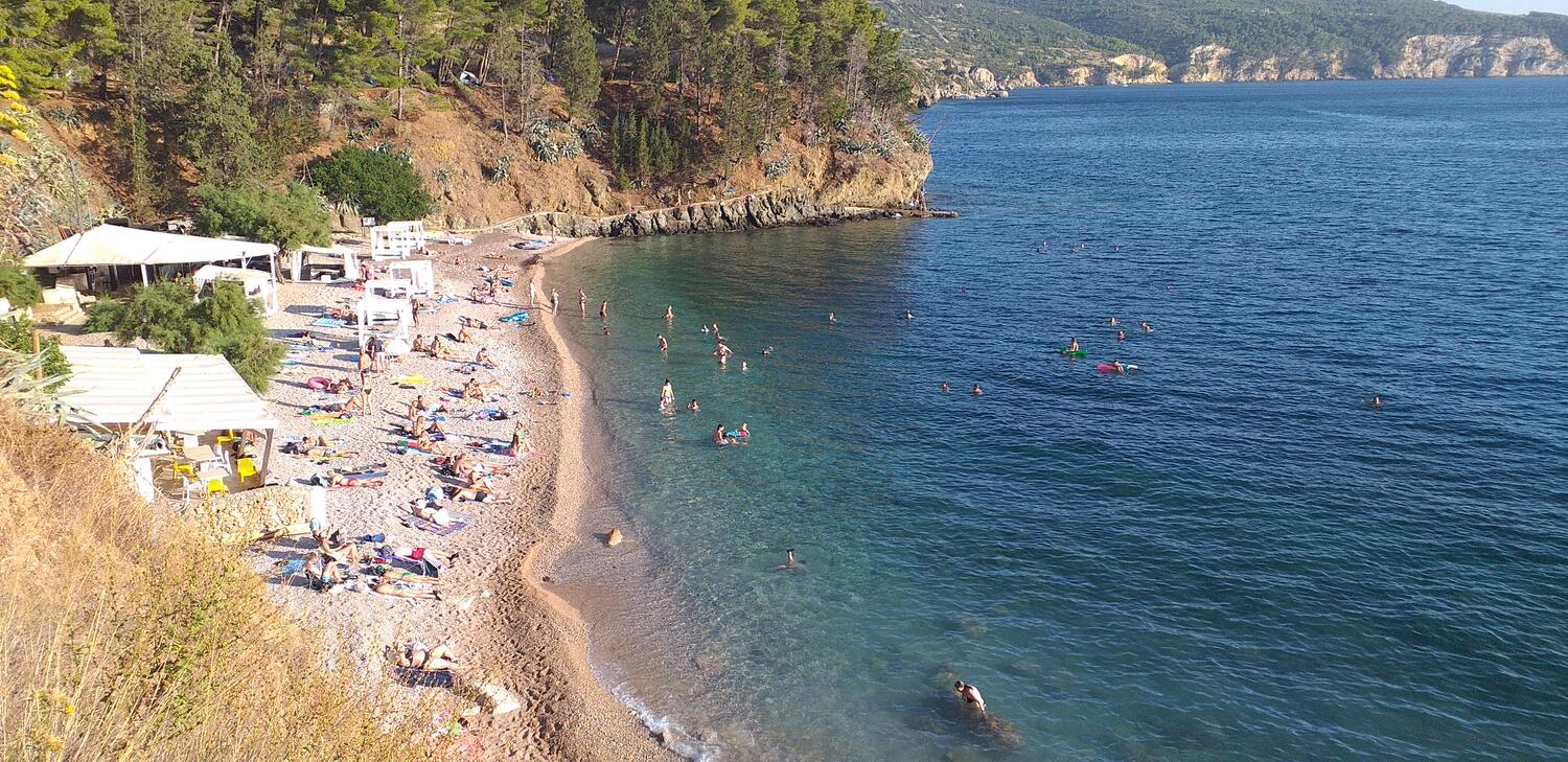La spiaggia più vicina - Appartamenti con parcheggio Comisa - Komiža, Lissa - Vis