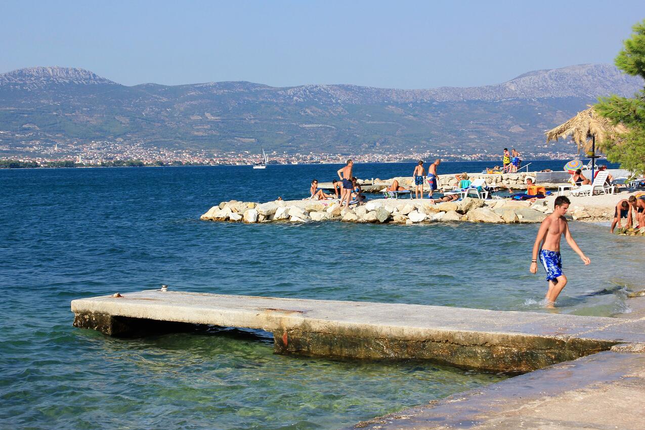 Nearest beach - Apartments with parking spaces Mastrinka, Čiovo