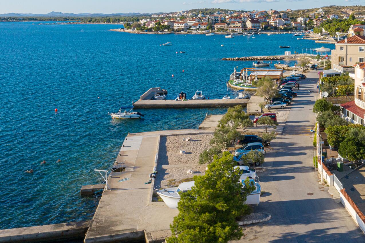 Den närmaste badstranden - Lägenheter vid havet Brodarica, Sibenik