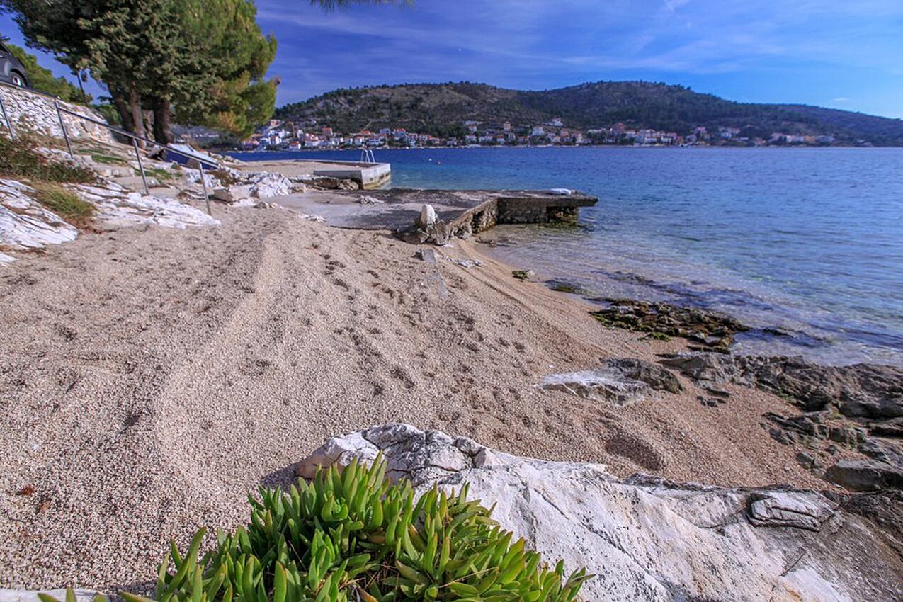 Nearest beach - Apartments by the sea Rogoznica