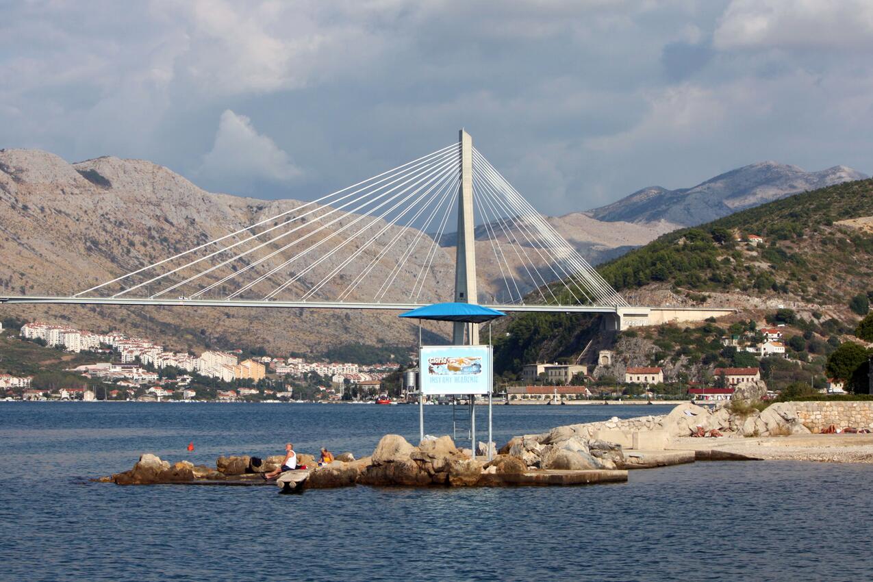 Nearest beach - Apartments with parking spaces Dubrovnik