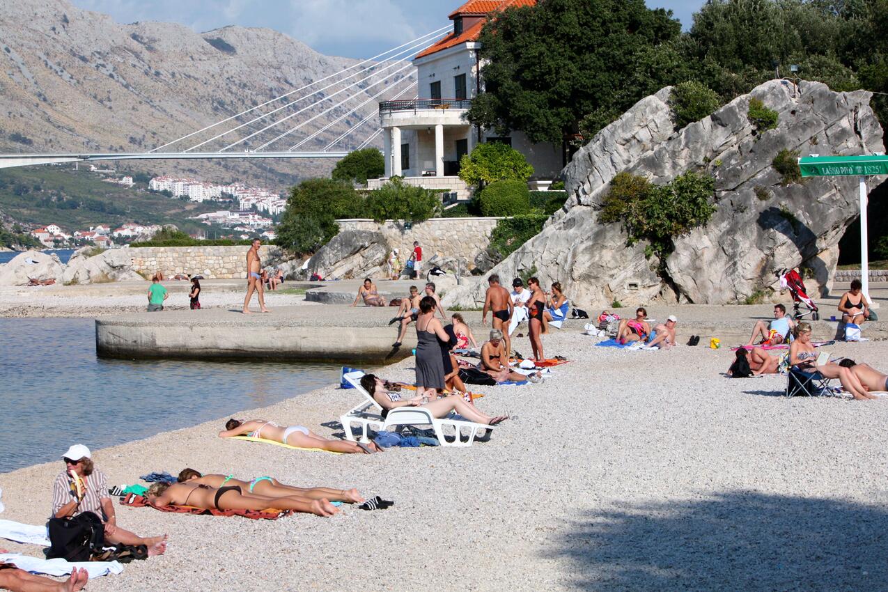 Nearest beach - Apartments with parking spaces Dubrovnik