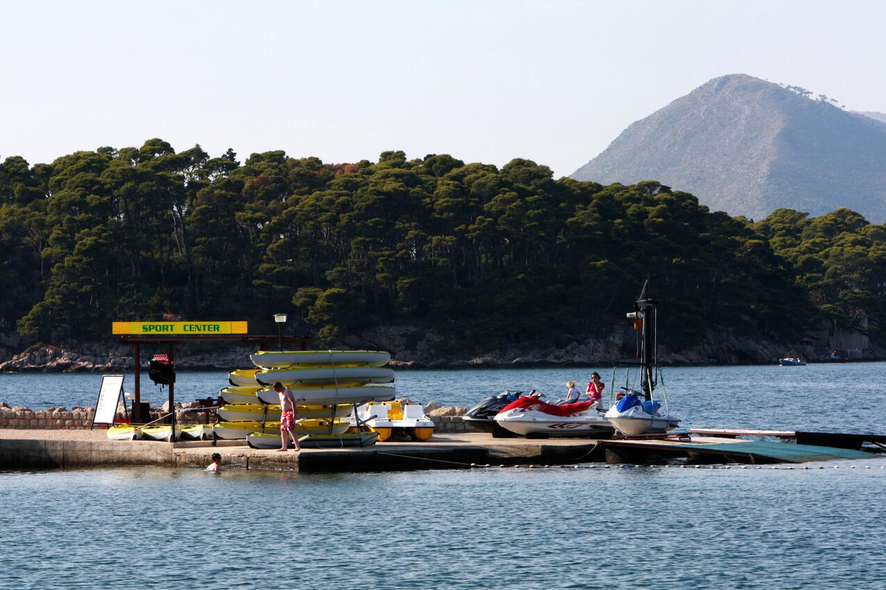 Nearest beach - Apartments with parking spaces Dubrovnik