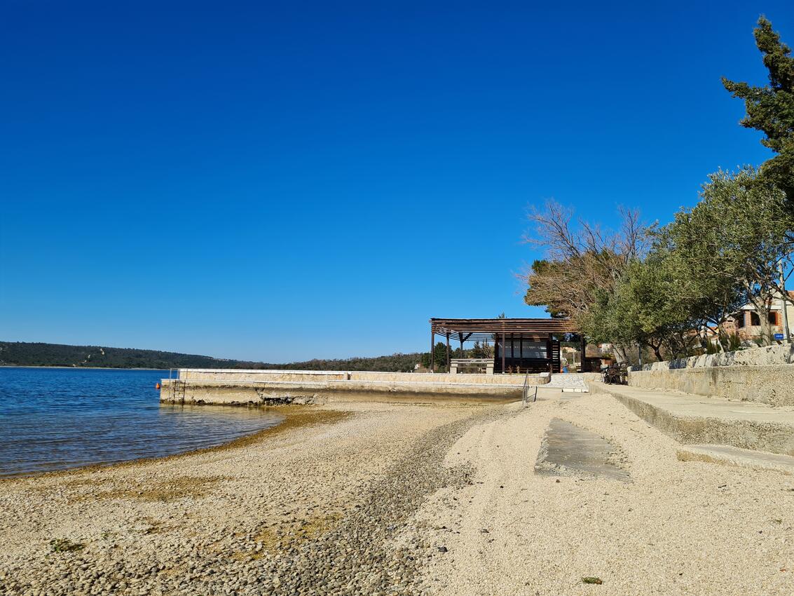 La spiaggia più vicina - Appartamenti con parcheggio Gornji Karin, Novigrad