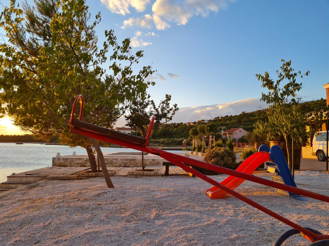 La spiaggia più vicina - Appartamenti con parcheggio Gornji Karin, Novigrad